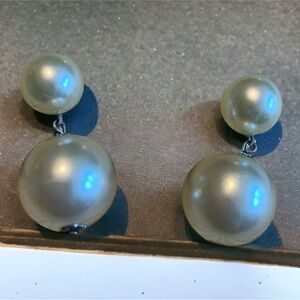 Vintage Marvella large pearl clip ons. Leave it to Beaver vibe.